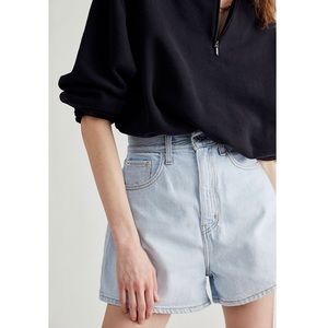 Levi’s high loose shorts size 26
